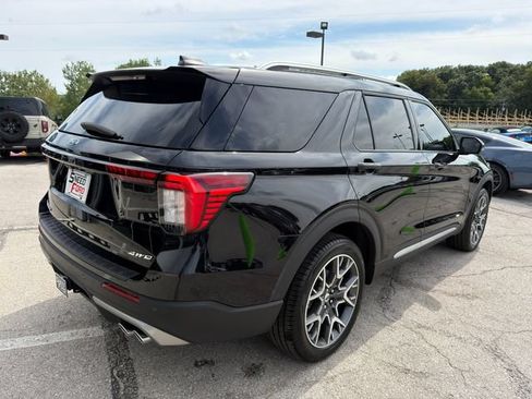 Used 2025 Ford Explorer Platinum w/ Ultimate Package AWD/4WD image 7