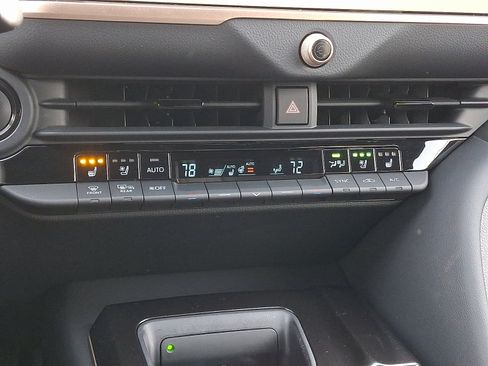 Used 2025 Toyota Crown Signia image 13