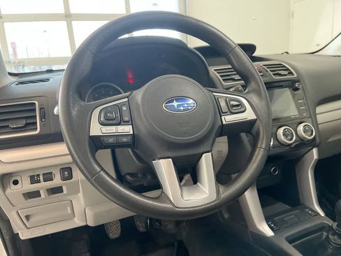Used 2017 Subaru Forester 2.5i Premium image 14