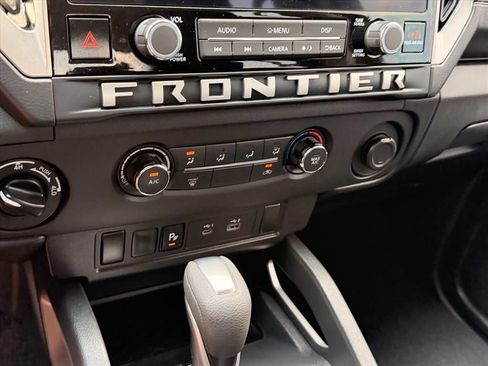 Used 2025 Nissan Frontier SV AWD/4WD image 24