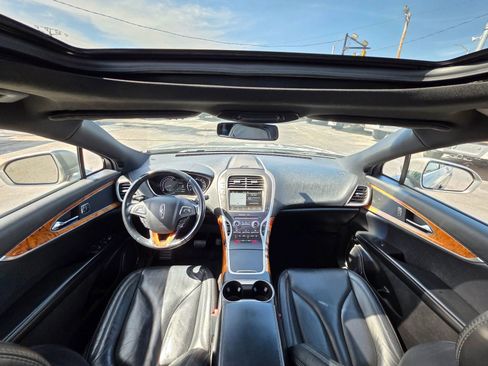 Used 2017 Lincoln MKX Select image 2