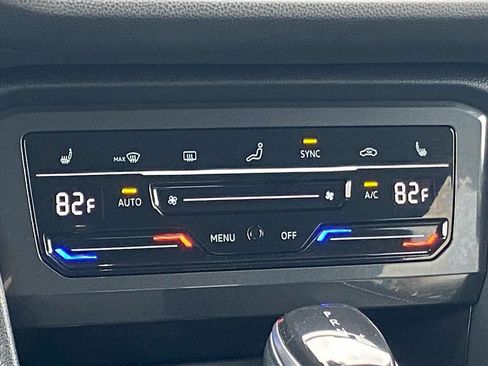 Used 2022 Volkswagen Tiguan SE image 10