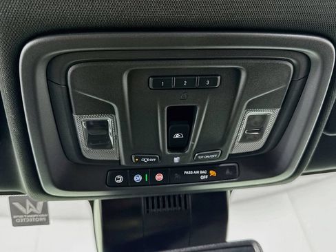 Used 2025 Chevrolet Silverado 1500 High Country AWD/4WD image 18