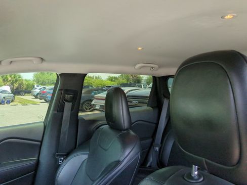 Used 2023 Jeep Cherokee Altitude Lux AWD/4WD image 19