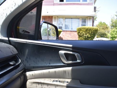 Used 2025 Kia Carnival FWD image 20