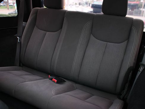 Used 2017 Jeep Wrangler Rubicon w/ Connectivity Group image 23