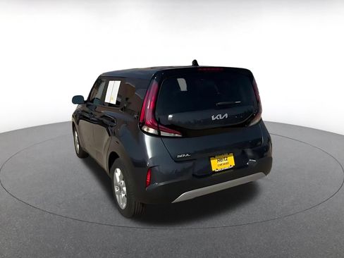 Used 2025 Kia Soul LX w/ LX Technology Package FWD image 10