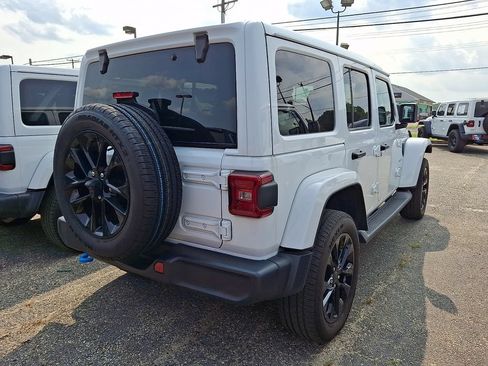 Used 2024 Jeep Wrangler Unlimited Sahara AWD/4WD image 4