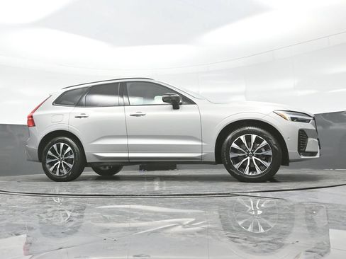 Used 2025 Volvo XC60 B5 Plus AWD/4WD image 29