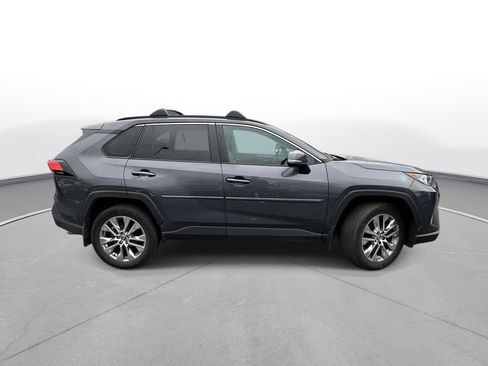 Used 2020 Toyota RAV4 XLE Premium image 5