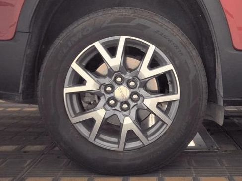 Used 2023 GMC Acadia SLT image 16