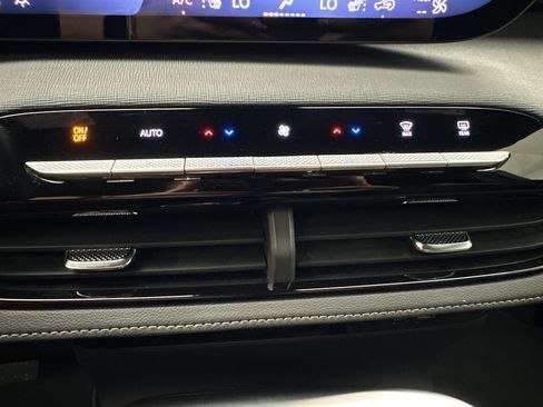 Used 2025 Buick Enclave Preferred w/ Power Package AWD/4WD image 17