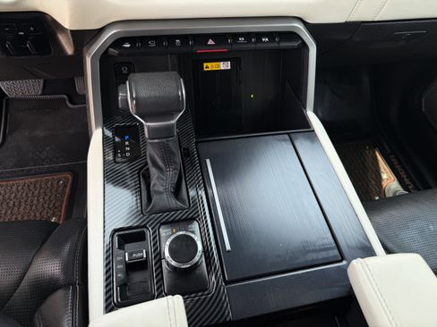 Used 2024 Toyota Tundra Platinum AWD/4WD image 21