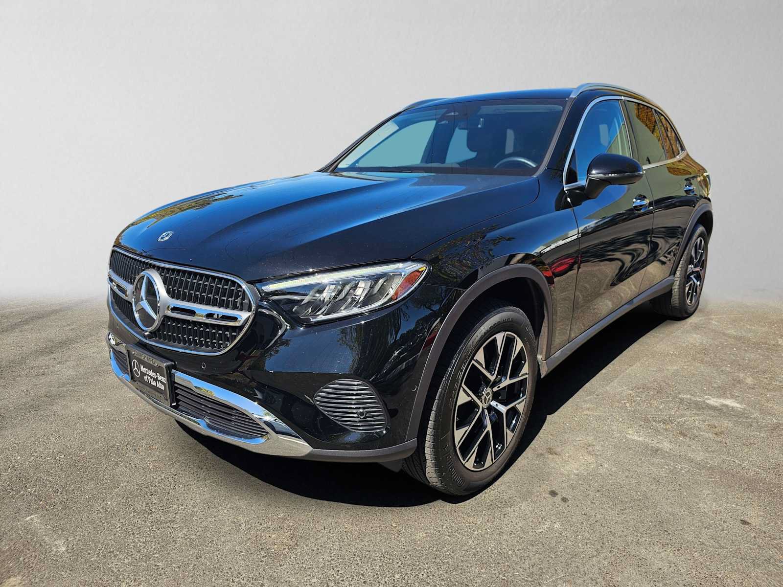 Used 2025 Mercedes-Benz GLC 350e 4MATIC image 7