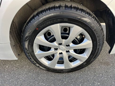 Used 2025 Toyota Corolla LE image 29