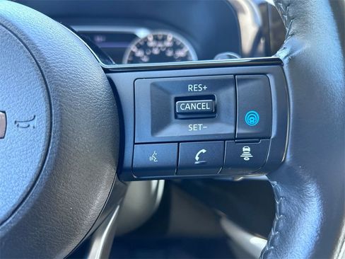 Used 2022 Nissan Pathfinder SV image 18