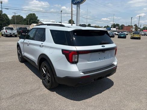 New 2026 Ford Explorer ST-Line w/ ST-Line Street Pack RWD image 4