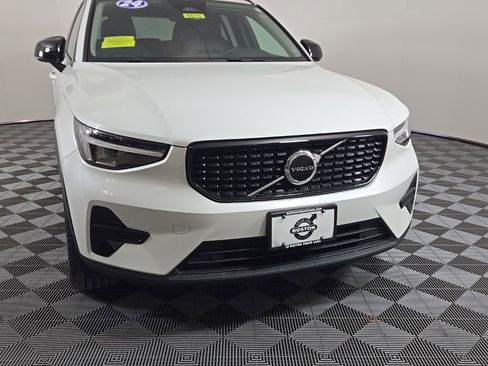 Certified 2024 Volvo XC40 B5 Core image 3