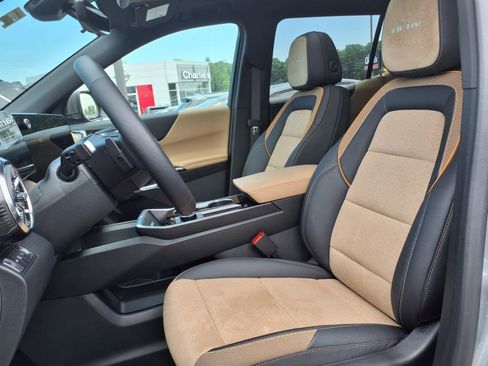 Used 2025 Chevrolet Equinox ACTIV w/ Safety and Technology Package image 6