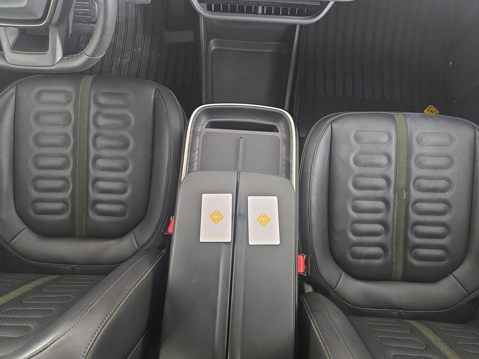 Used 2025 Rivian R1S Adventure Dual AWD/4WD image 31