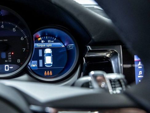 Used 2025 Porsche Macan image 28