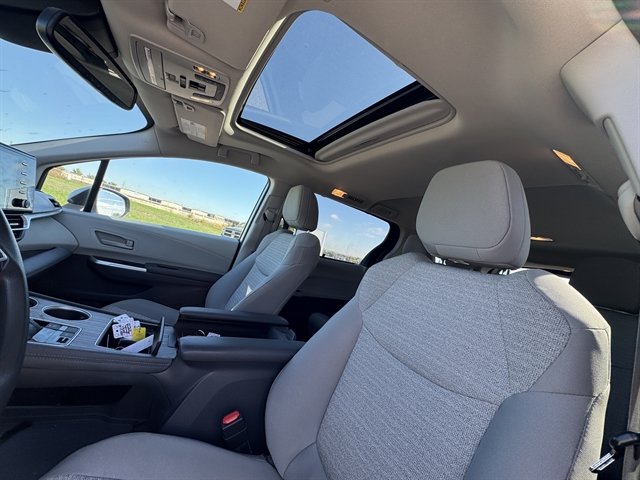 Used 2021 Toyota Sienna LE w/ LE Plus Package AWD/4WD image 8