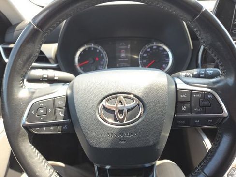 Used 2020 Toyota Highlander LE w/ Protection Package #3 FWD image 13