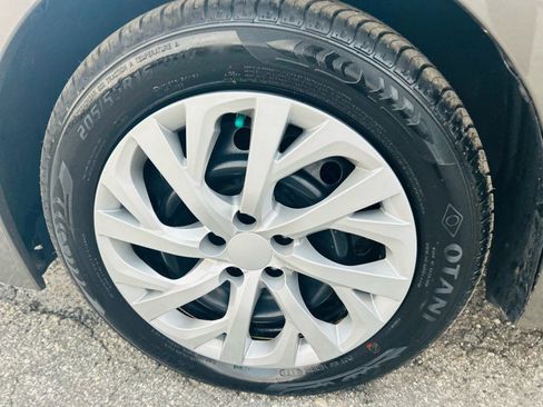 Used 2018 Toyota Corolla LE image 10