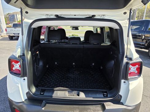 Used 2018 Jeep Renegade Altitude image 10