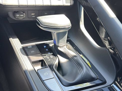 Certified 2025 Hyundai Elantra SEL FWD image 34
