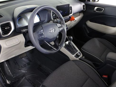 Certified 2024 Hyundai Venue Limited FWD image 19