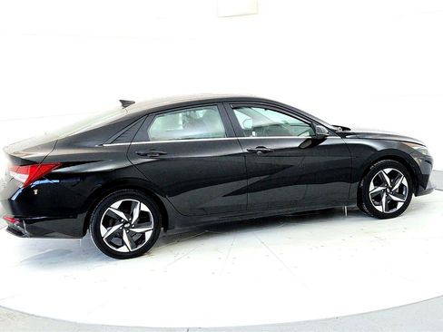 Used 2023 Hyundai Elantra Limited image 6