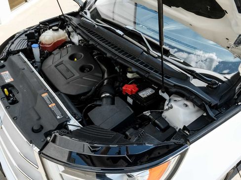 Used 2017 Ford Edge SE image 49