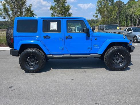 Used 2011 Jeep Wrangler Unlimited Sahara w/ Dual Top Group AWD/4WD image 8