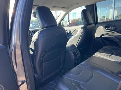 Used 2019 Jeep Cherokee Limited AWD/4WD image 12