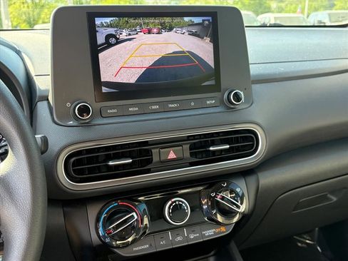 Used 2022 Hyundai Kona SE FWD image 9