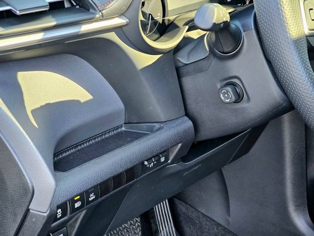 Used 2024 Toyota Sienna XSE w/ XSE Premium Package FWD image 17