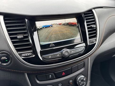 Used 2019 Chevrolet Trax LT w/ LT Convenience Package FWD image 18