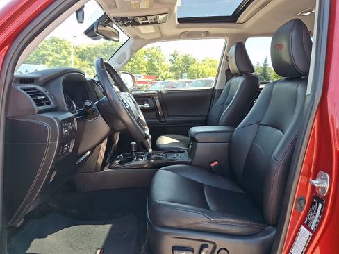 Used 2022 Toyota 4Runner TRD Off-Road Premium AWD/4WD image 16
