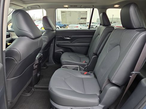 New 2026 Toyota Grand Highlander Limited image 8