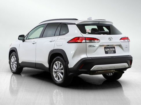 Used 2024 Toyota Corolla Cross LE w/ Moonroof Package image 3