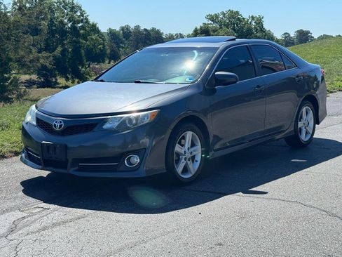 Used 2012 Toyota Camry SE FWD image 2