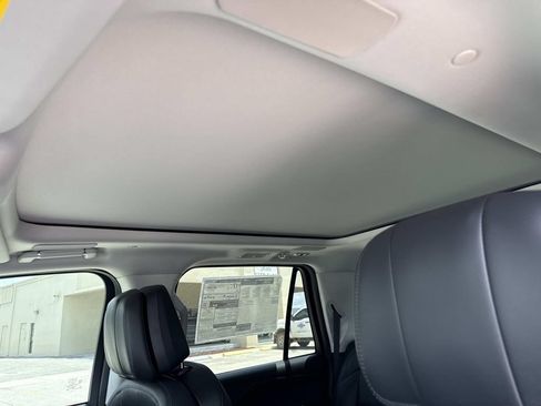 New 2026 Lincoln Navigator Reserve AWD/4WD image 35