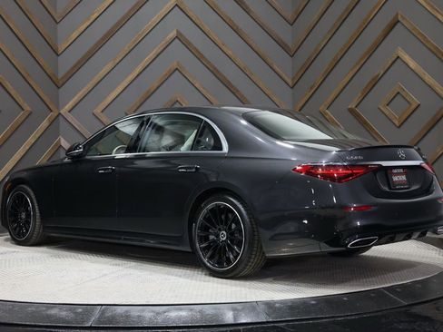 Used 2022 Mercedes-Benz S 580 4MATIC Sedan image 2