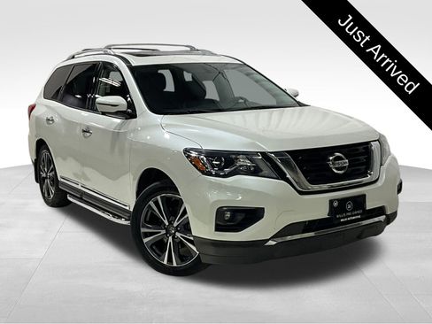 Used 2018 Nissan Pathfinder Platinum image 1