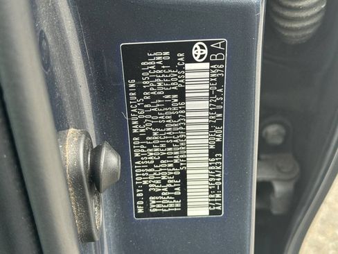Used 2015 Toyota Corolla LE FWD image 28