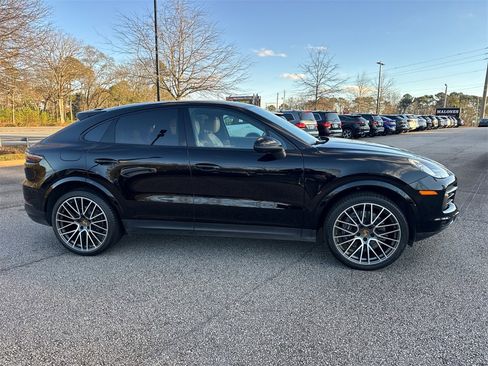 Used 2021 Porsche Cayenne Coupe image 8