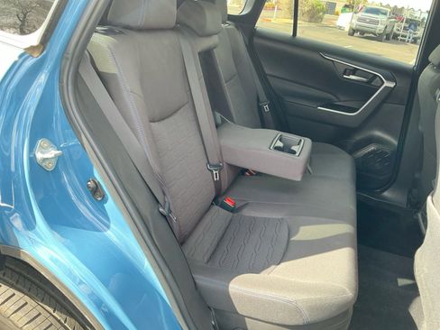 Used 2022 Toyota RAV4 SE w/ Convenience Package image 18