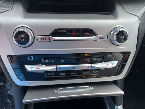 Used 2021 Ford Explorer XLT w/ Equipment Group 202A image 19