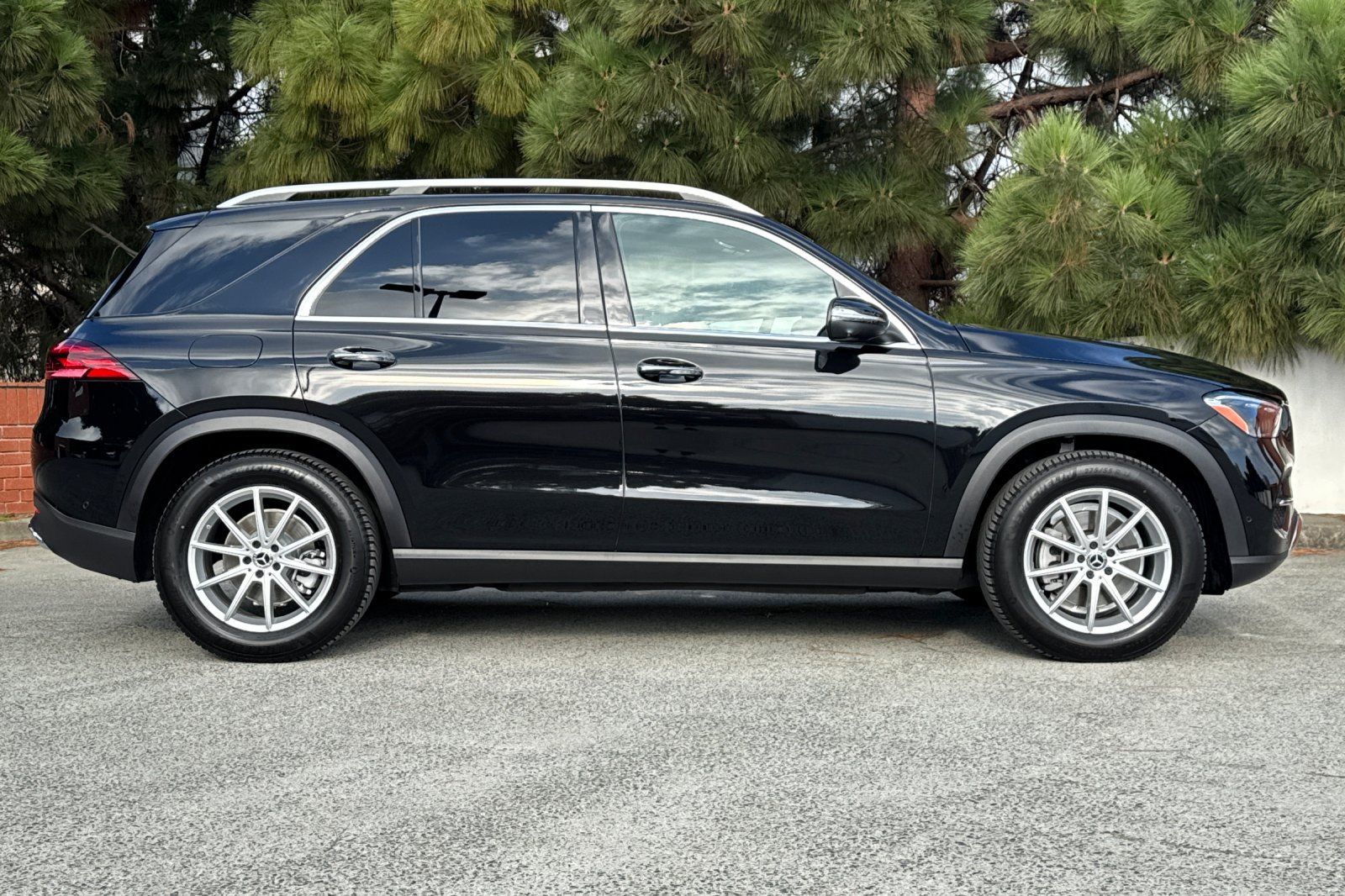 Certified 2026 Mercedes-Benz GLE 350 4MATIC image 3